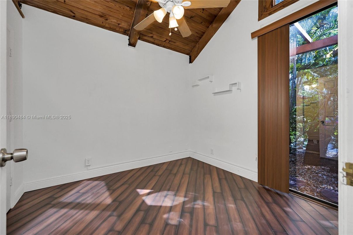 Empty room, Interior, Wooden Beams, Wooden Ceilings, Wood Texture Flooring