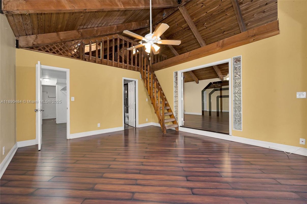 Empty room, Interior, Wooden Beams, Wooden Ceilings, Wood Texture Flooring