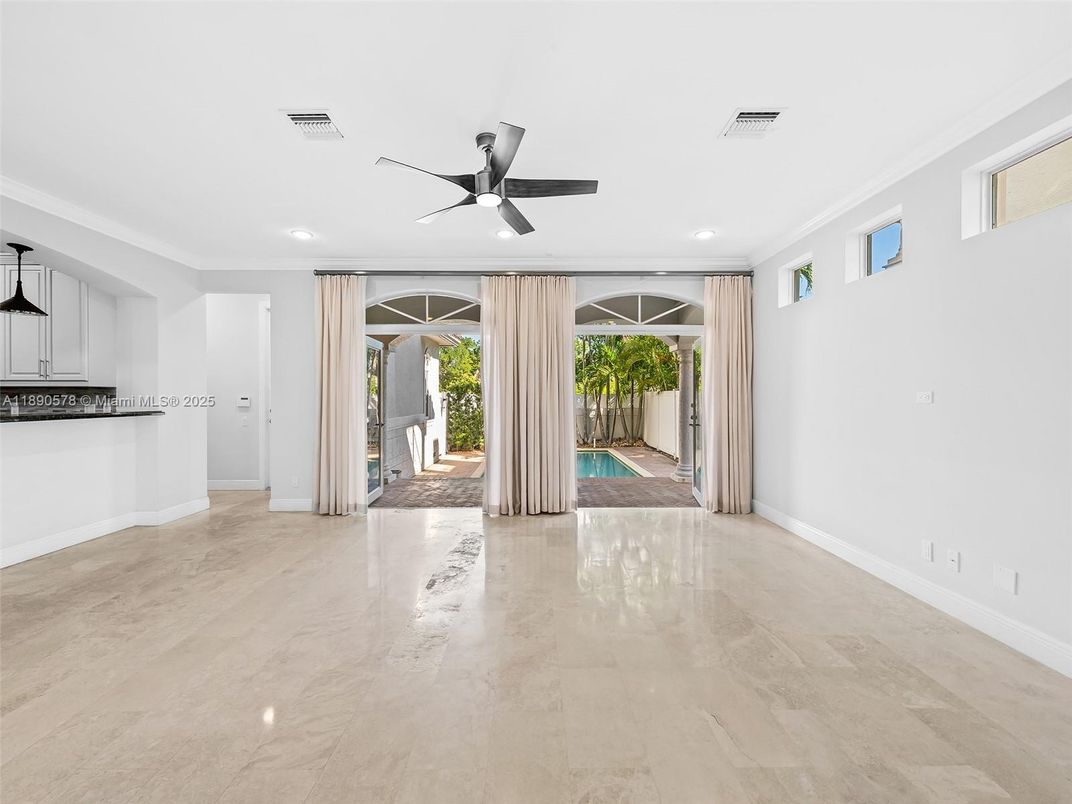 Empty room, Interior, Recessed Lighting