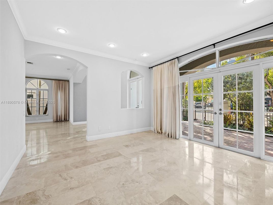 Empty room, Interior, Recessed Lighting