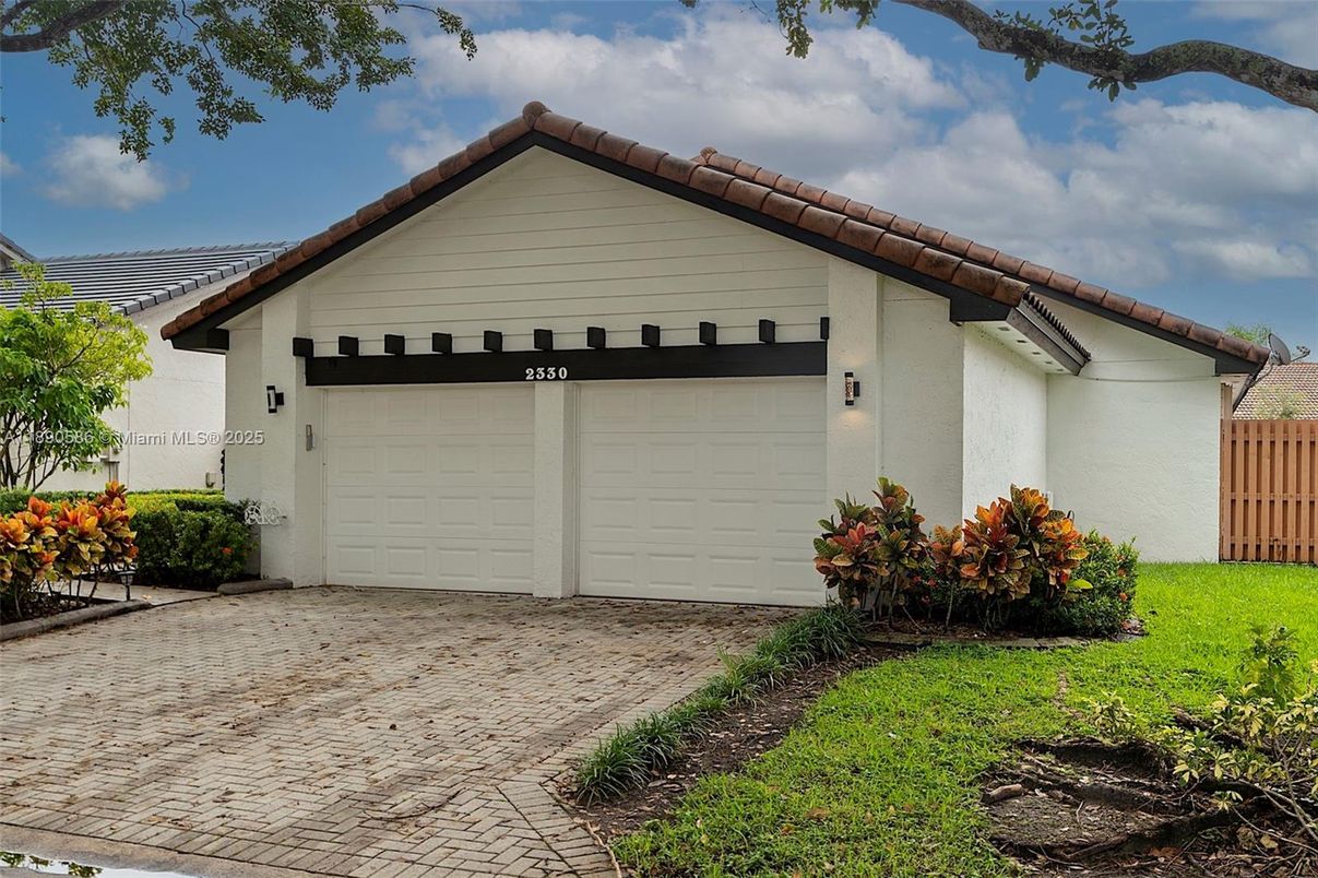 Detached Garage, Exterior