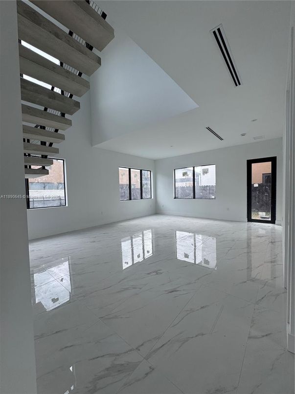 Empty room, Interior, Marble, Wooden Beams