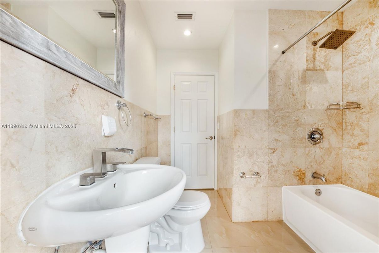 Bathroom, Interior, Recessed Lighting