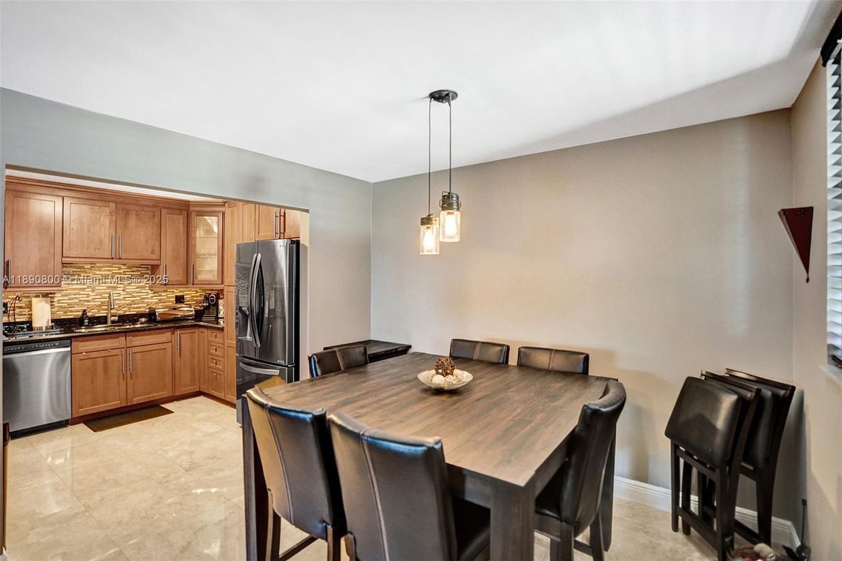 Dining room, Interior, Kitchen, Pendant Lights, Stainless Steel Appliances