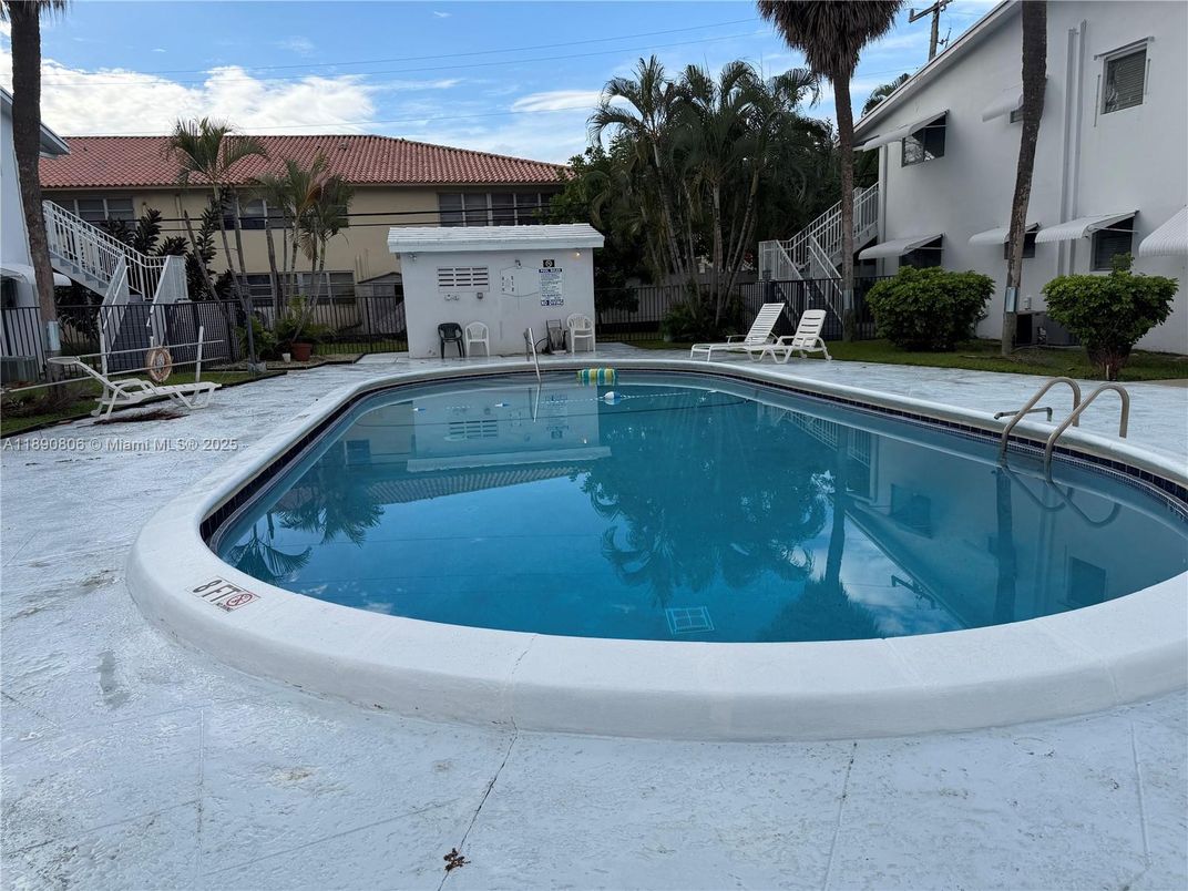 Exterior, Pool