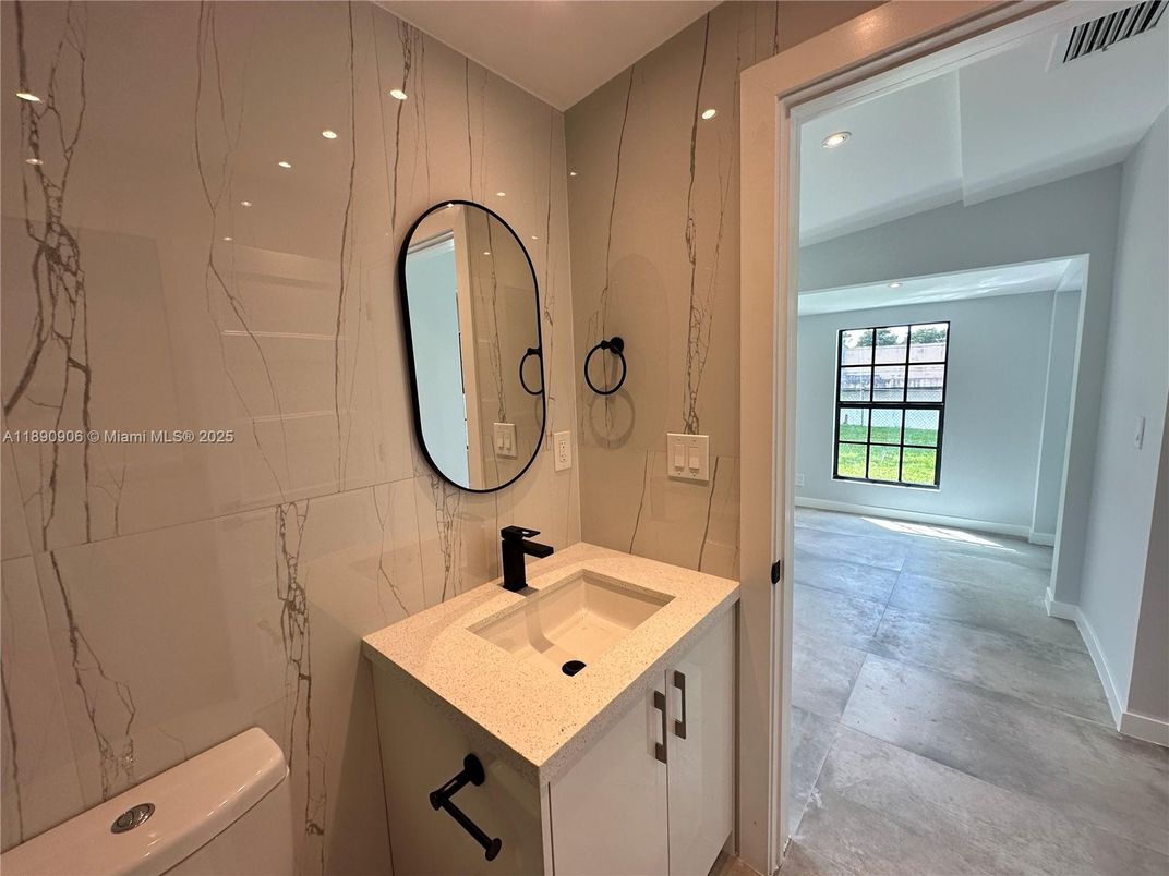 Bathroom, Interior, Recessed Lighting