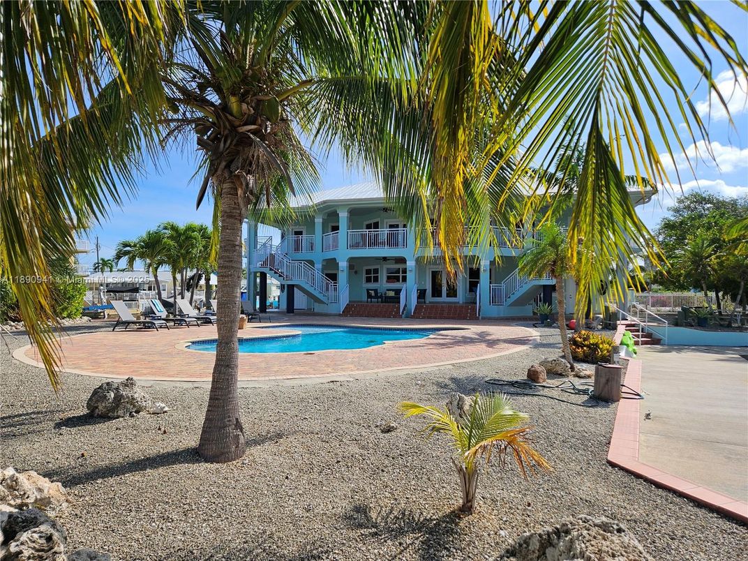 Exterior, Pool