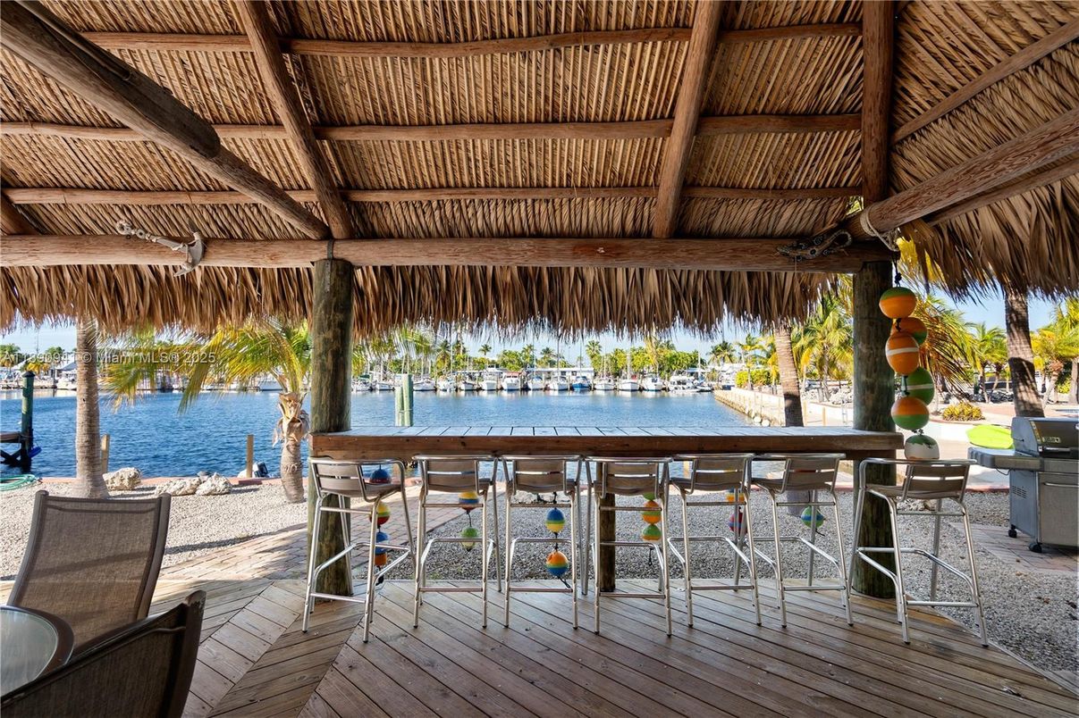 Exterior, Outdoor Kitchen, Water
