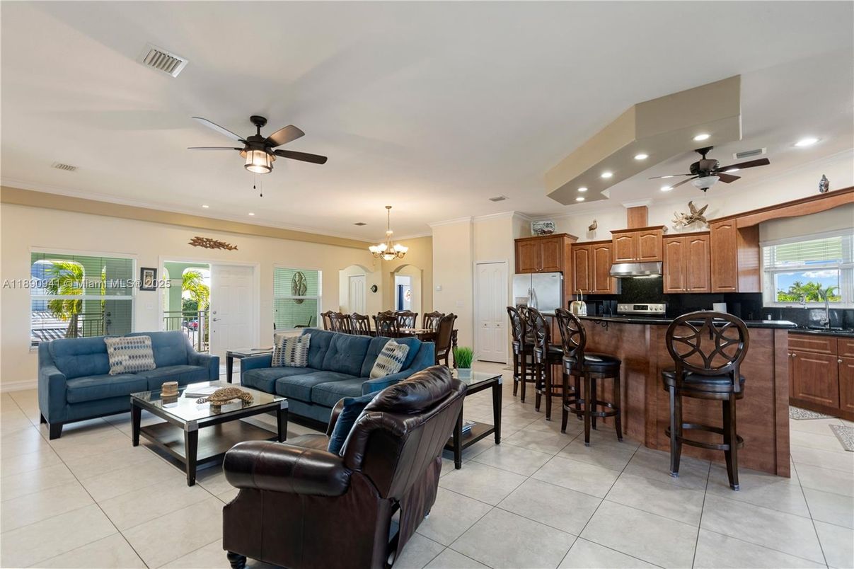 Chandelier, Dining room, Interior, Kitchen, Living room, Recessed Lighting