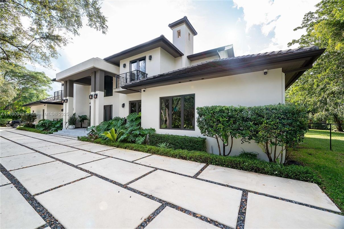 Backyard, Exterior, Facade, Modern