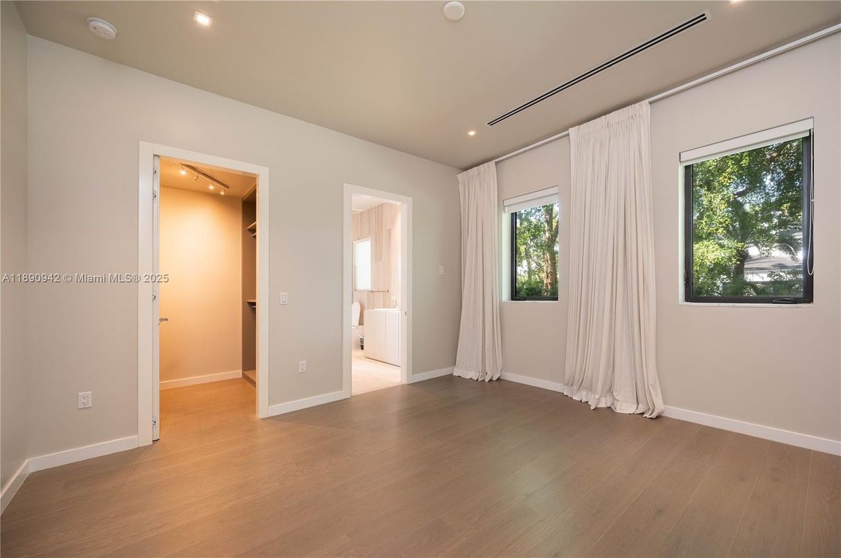 Empty room, Interior, Recessed Lighting, Wood Texture Flooring