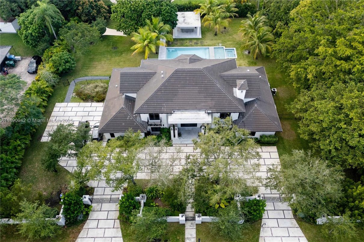 Exterior, Drone