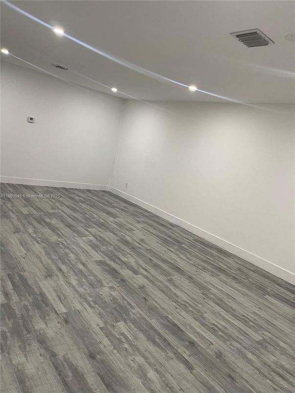 Empty room, Interior, Recessed Lighting, Wood Texture Flooring