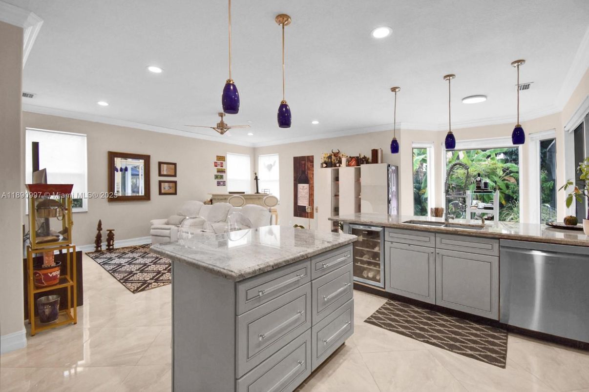 Interior, Kitchen, Living room, Pendant Lights, Recessed Lighting, Stainless Steel Appliances