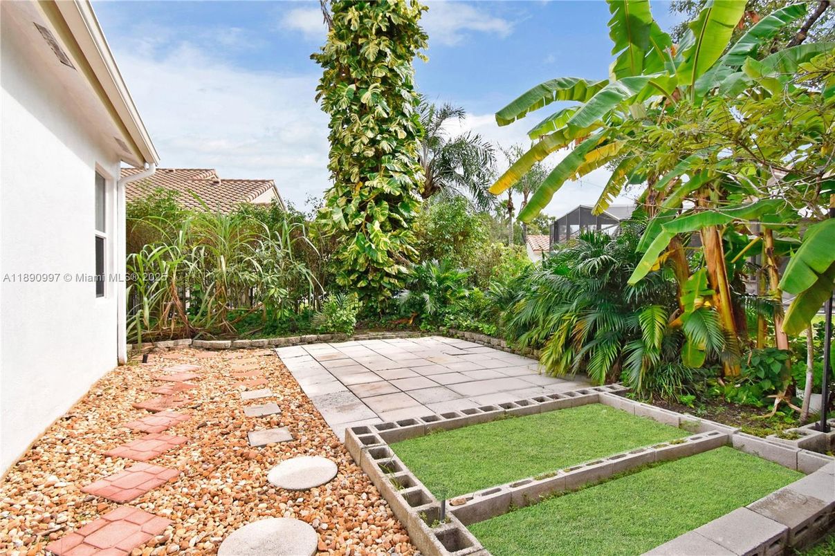 Backyard, Exterior