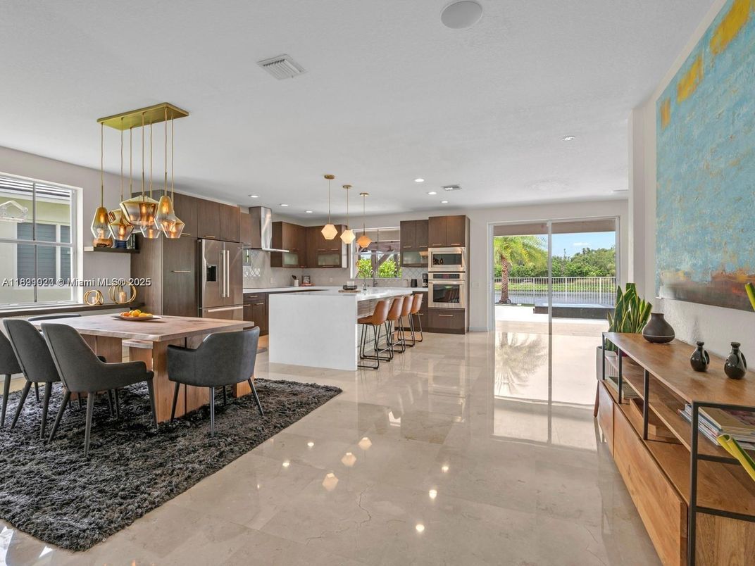 Dining room, Interior, Kitchen, Pendant Lights, Recessed Lighting, Stainless Steel Appliances