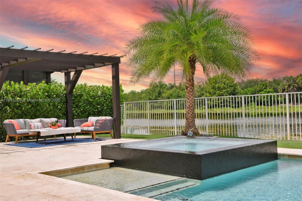 Exterior, Pool, Water
