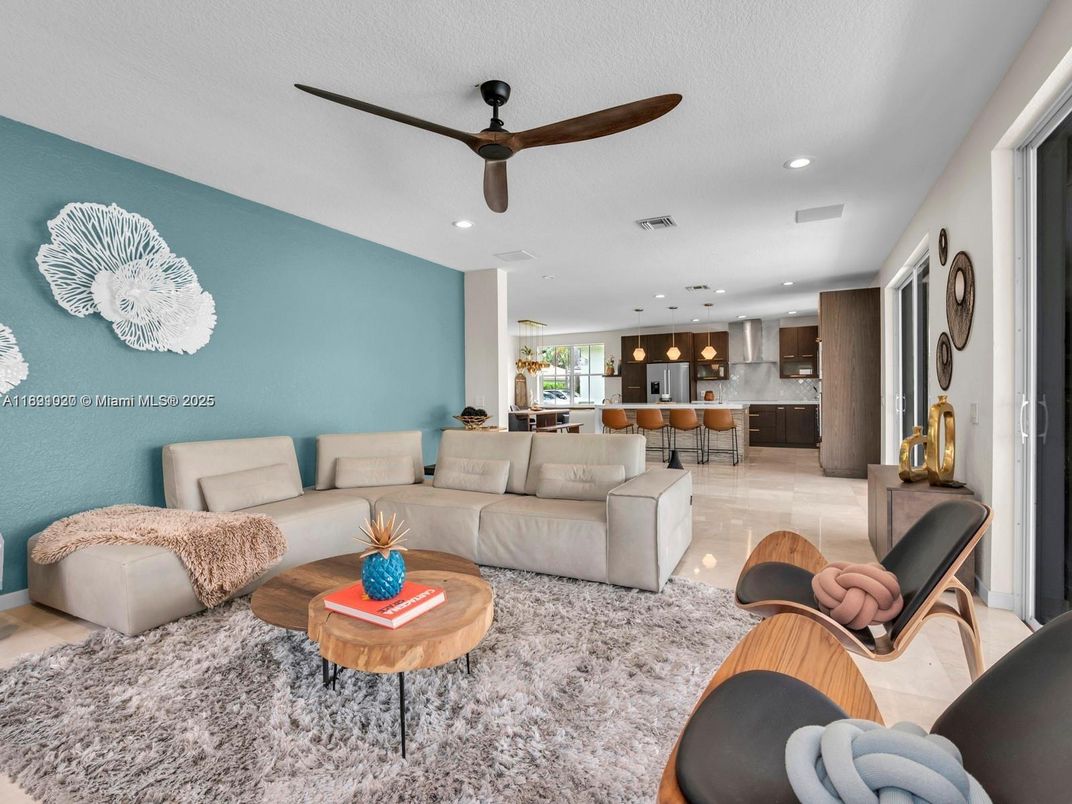 Interior, Kitchen, Living room, Pendant Lights, Recessed Lighting, Stainless Steel Appliances