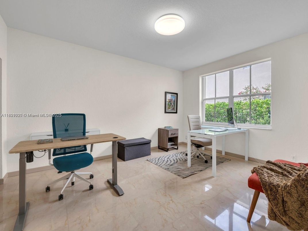 Home Office, Interior