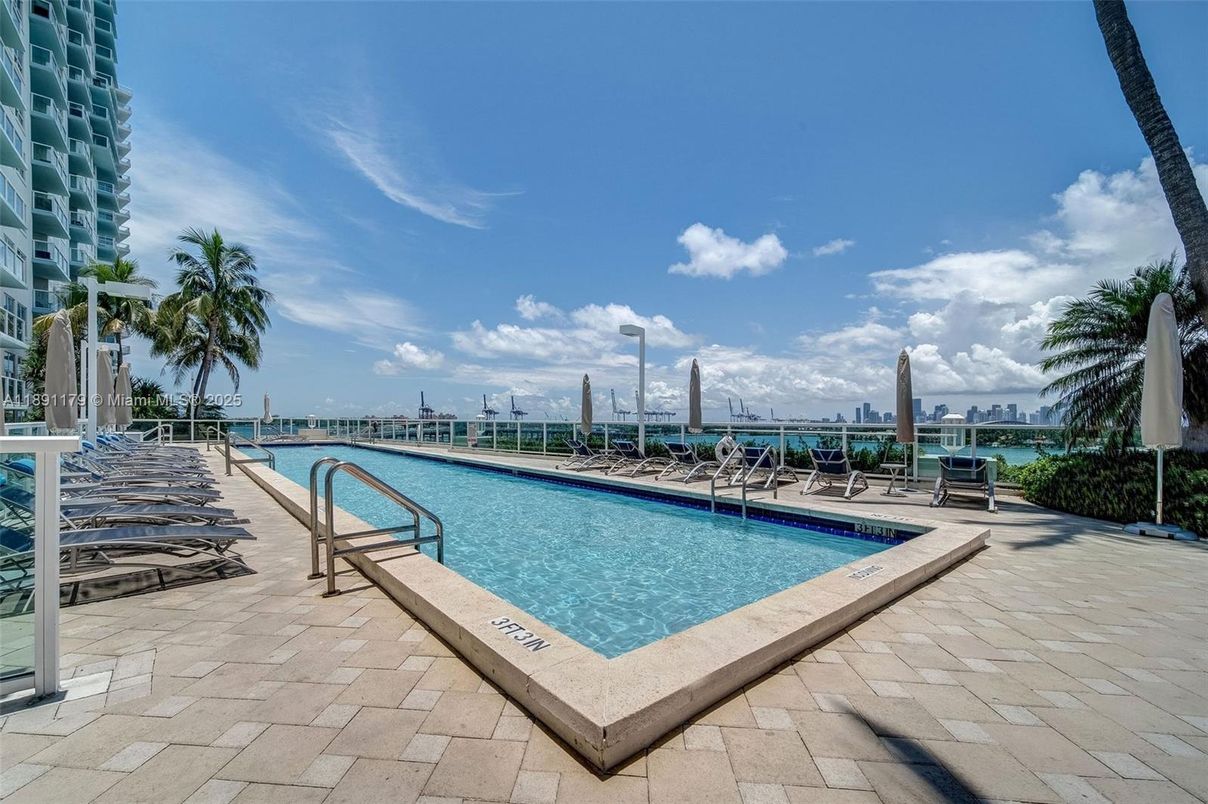 Exterior, Pool
