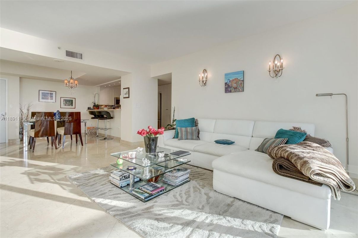 Chandelier, Dining room, Interior, Living room