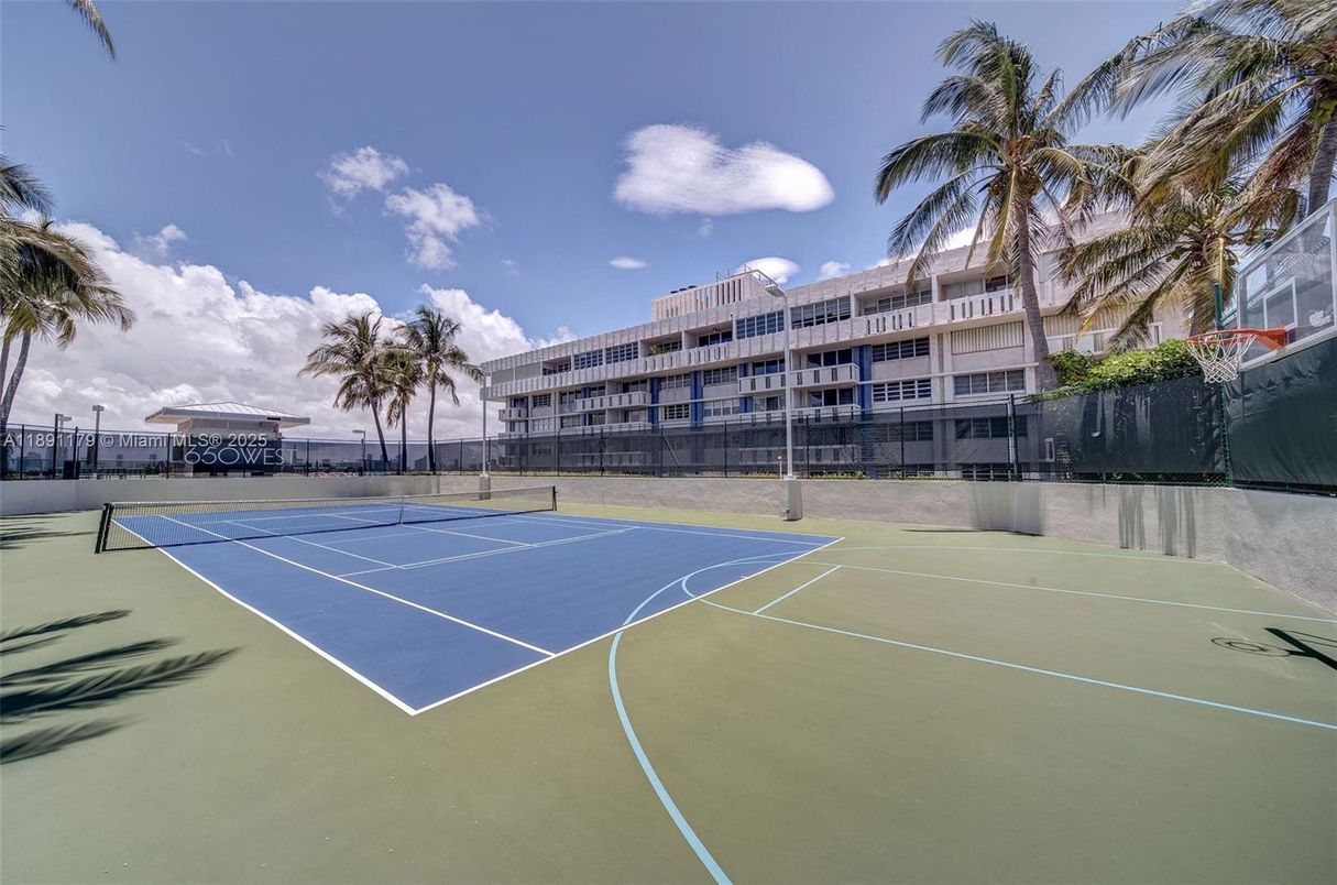 Exterior, Tennis Courts