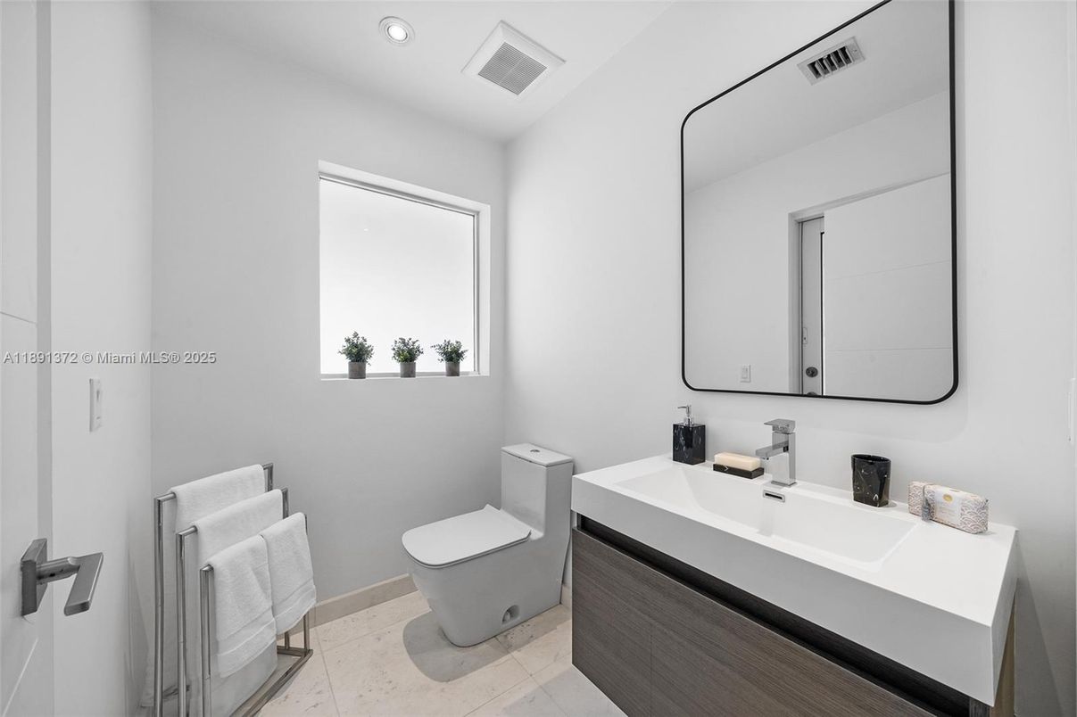 Bathroom, Interior, Recessed Lighting