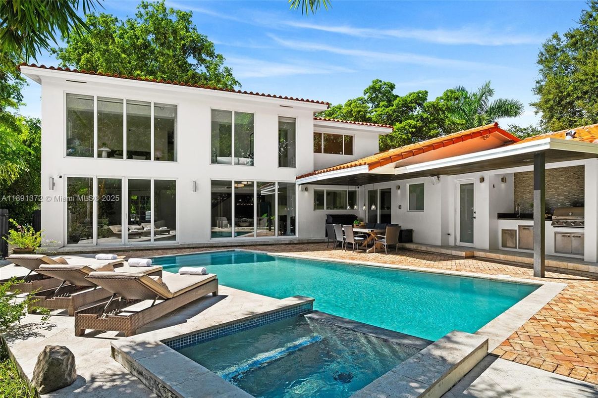 Exterior, Pool