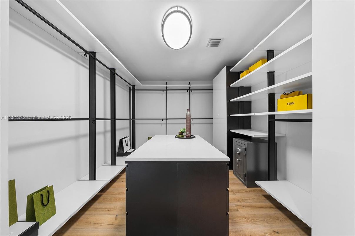 Interior, Walk-in Closets, Wood Texture Flooring