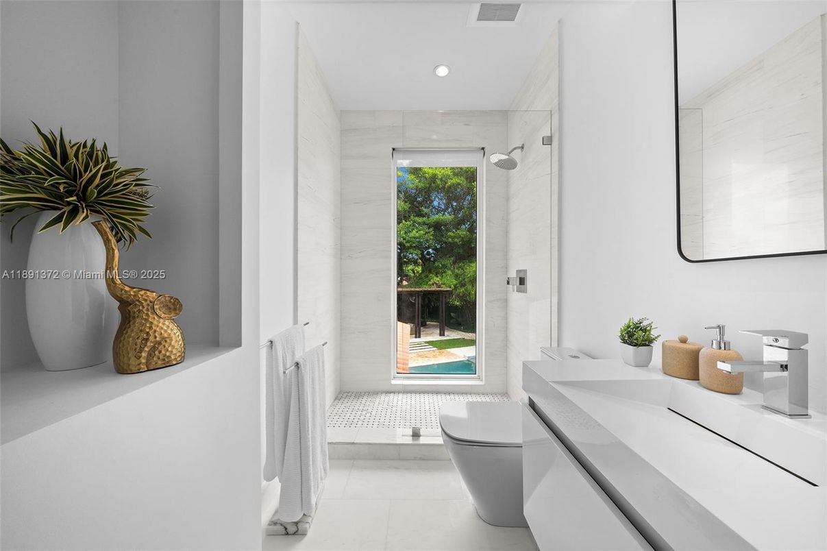 Bathroom, Interior, Recessed Lighting