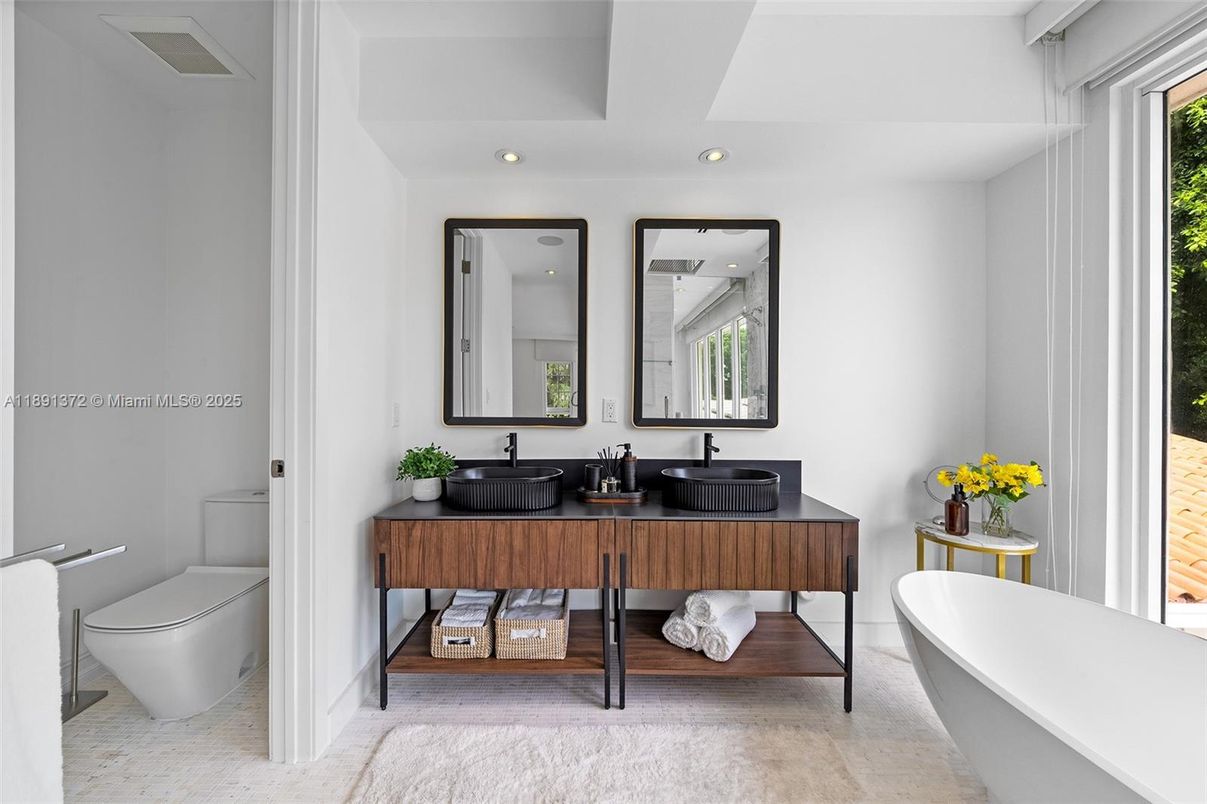 Bathroom, Dual Sink Vanities, Free Standing Baths, Interior, Recessed Lighting
