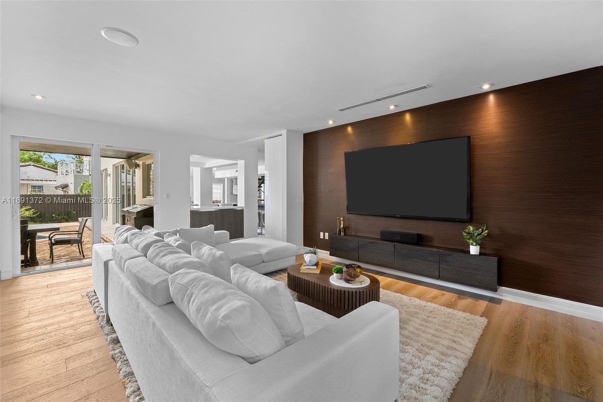 Interior, Living room, Recessed Lighting, Wood Texture Flooring