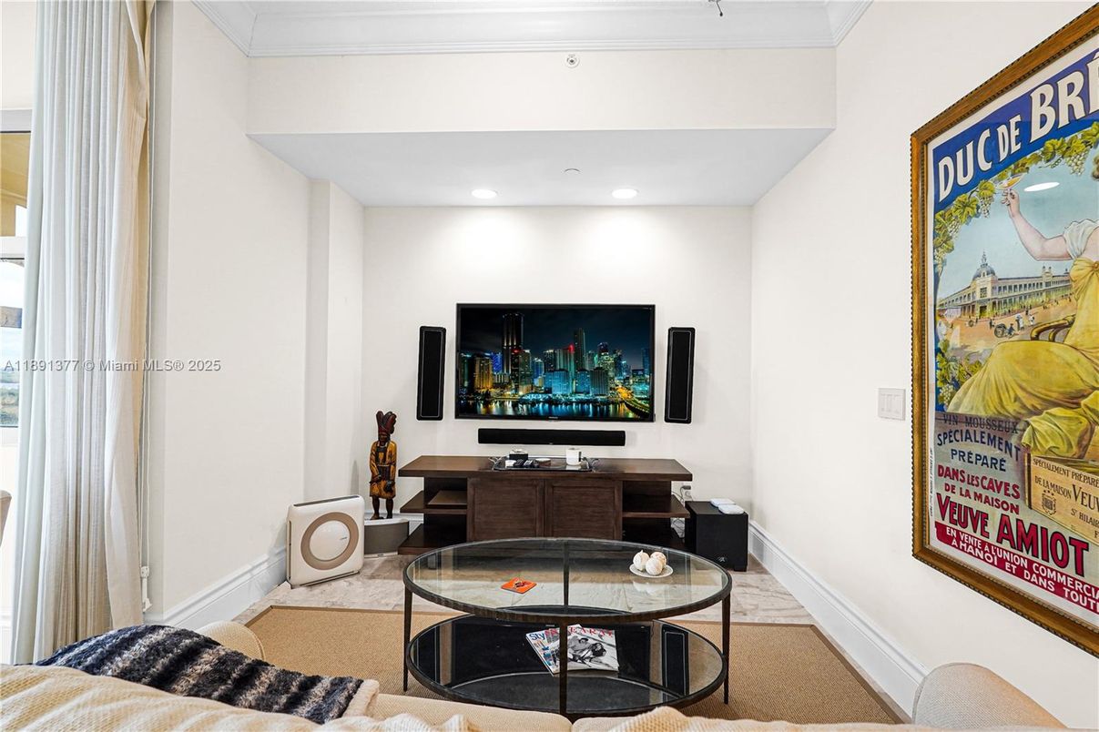 Dining room, Interior, Living room, Recessed Lighting
