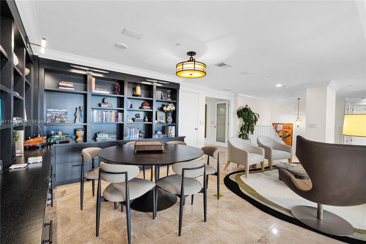 Dining room, Interior, Pendant Lights, Recessed Lighting