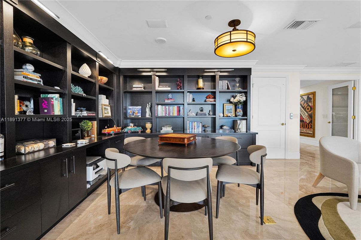 Home Office, Interior