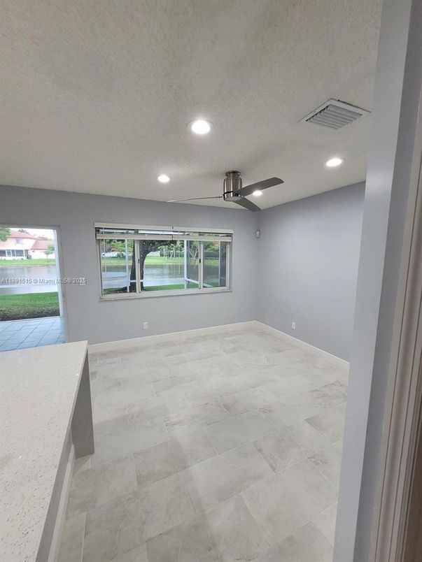 Empty room, Interior, Recessed Lighting