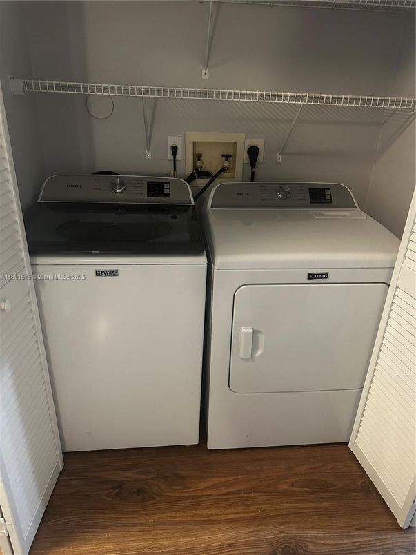 Interior, Utility Closets, Washer, Wood Texture Flooring