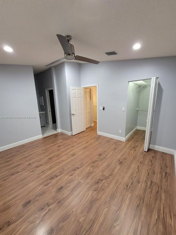 Empty room, Interior, Recessed Lighting, Wood Texture Flooring