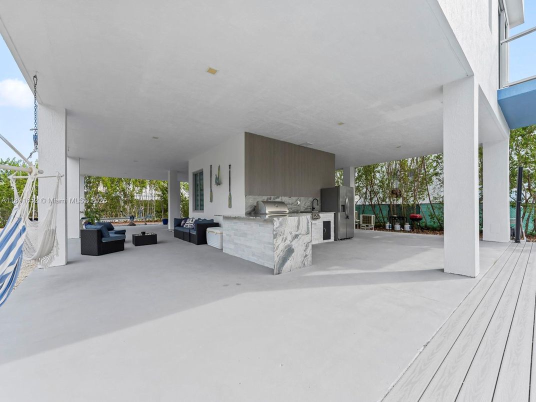 Exterior, Outdoor Kitchen