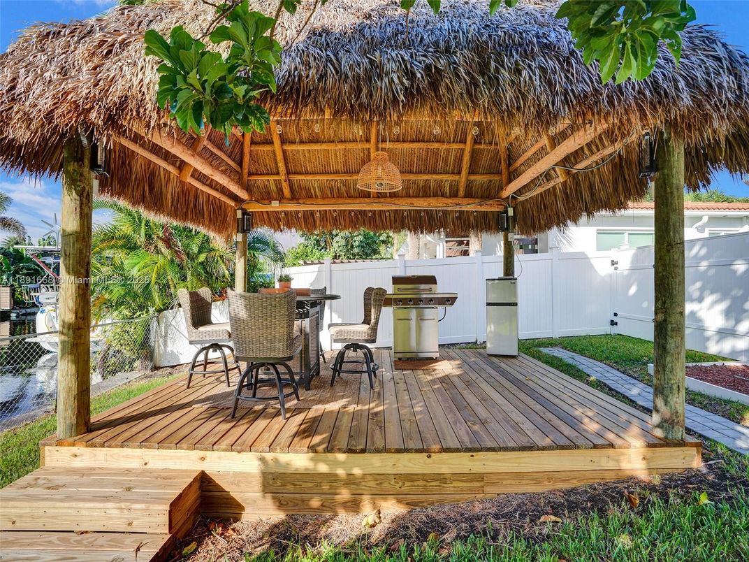 Exterior, Outdoor Kitchen