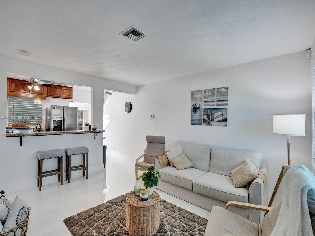 Interior, Kitchen, Living room, Stainless Steel Appliances