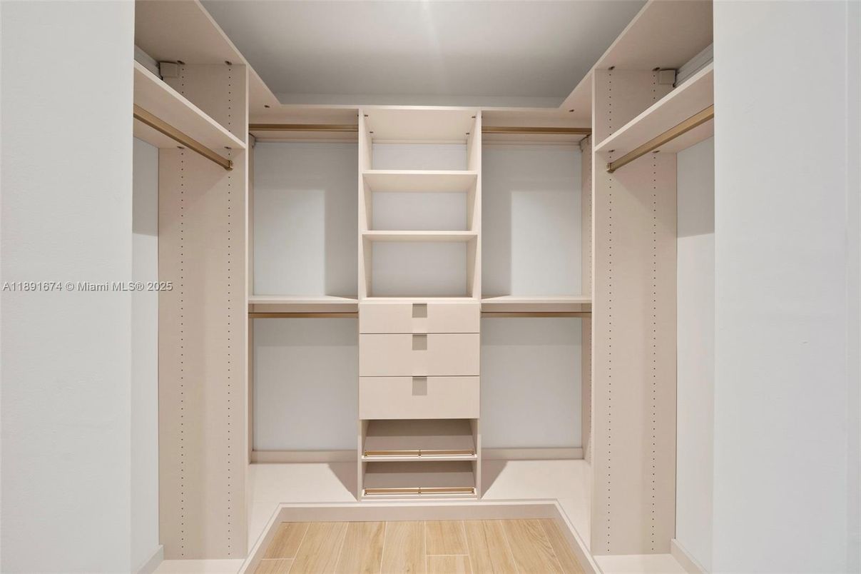 Interior, Walk-in Closets, Wood Texture Flooring