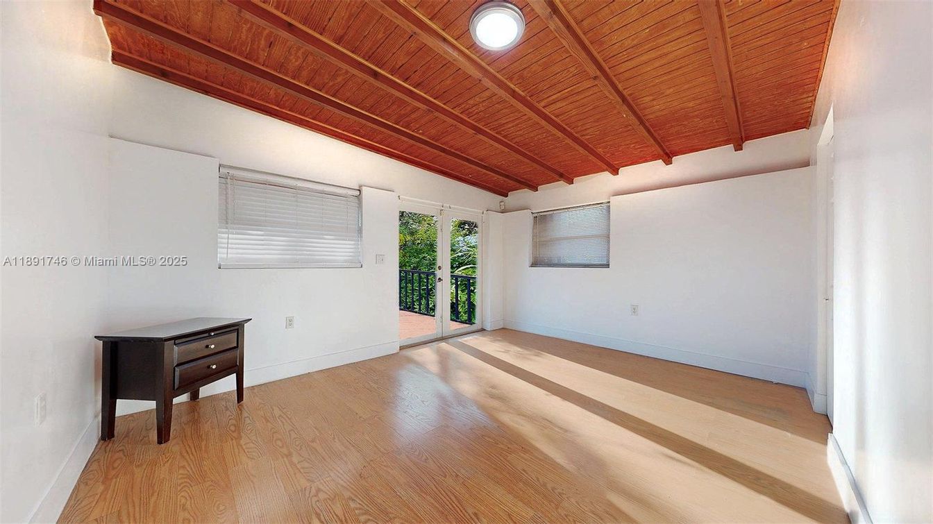 Empty room, Interior, Wooden Beams, Wooden Ceilings, Wood Texture Flooring