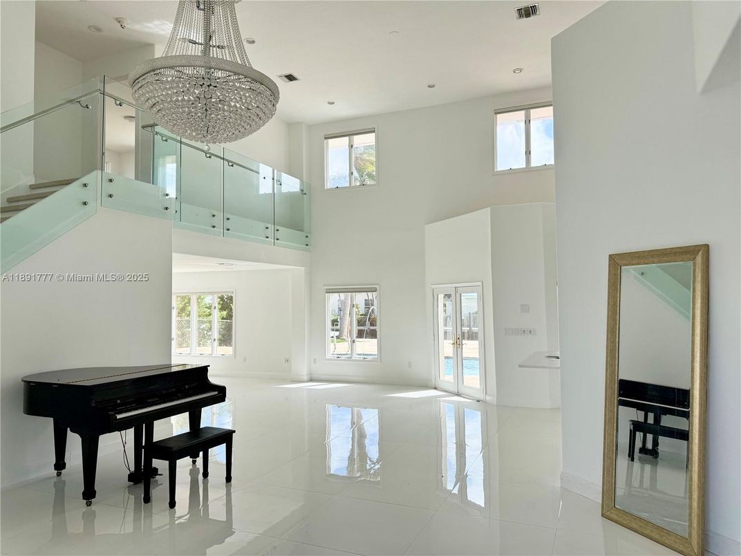 Chandelier, Interior, Piano, Recessed Lighting