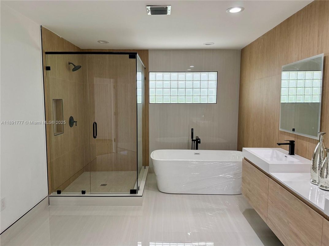 Bathroom, Dual Sink Vanities, Free Standing Baths, Glass Shower, Interior, Recessed Lighting