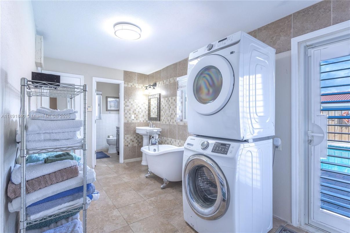 Interior, Utility Closets, Washer
