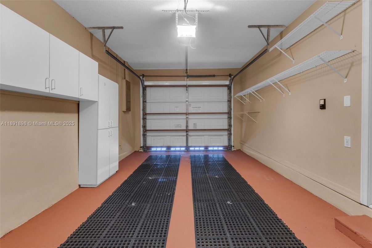 Garage, Interior