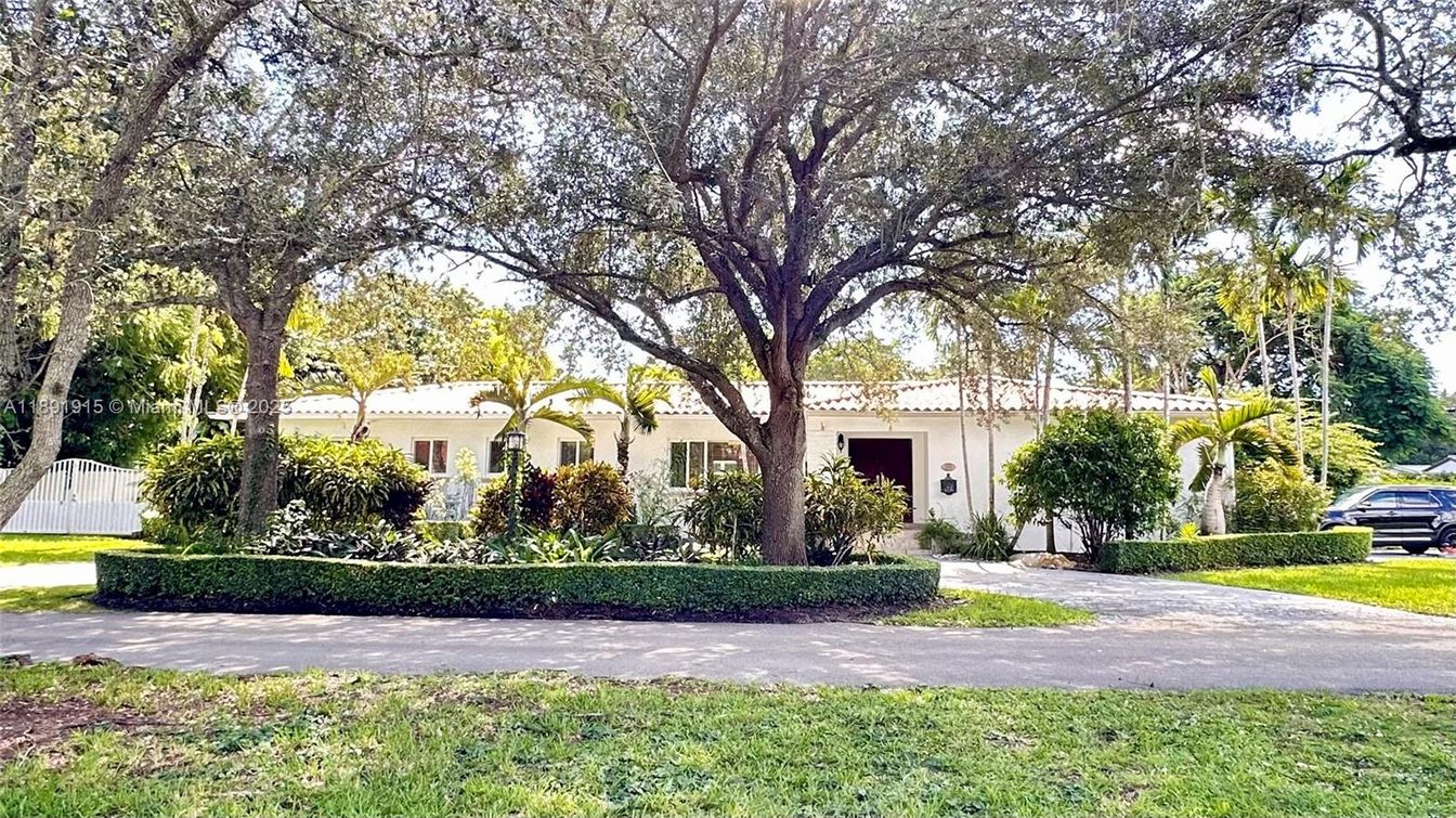 Backyard, Exterior, Facade, Spanish Mediterranean