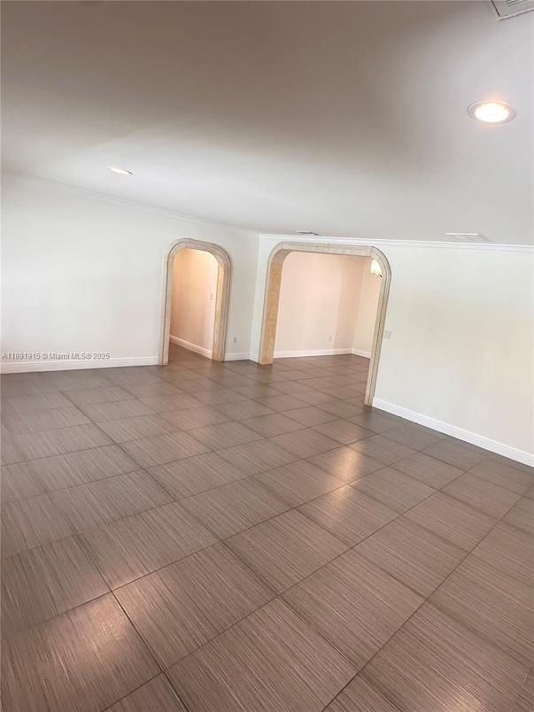 Empty room, Interior, Recessed Lighting