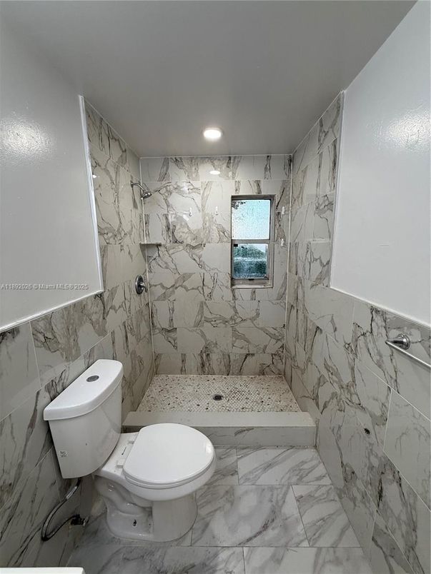 Bathroom, Interior, Marble, Marble Walls, Recessed Lighting